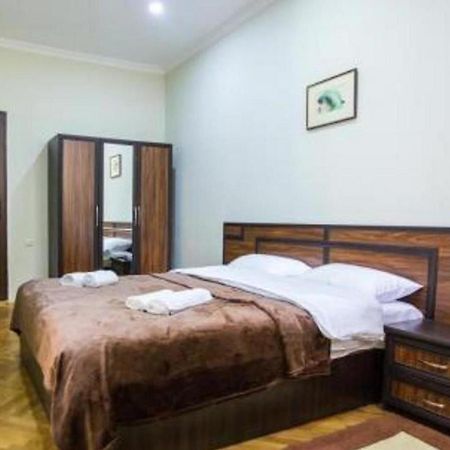Hotel Cattaleya Batumi Bagian luar foto