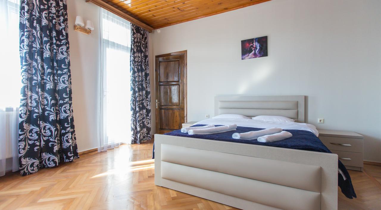 Hotel Cattaleya Batumi Bagian luar foto