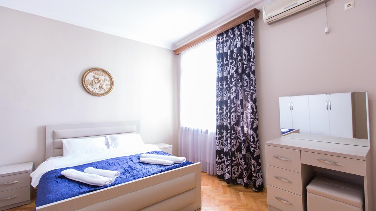 Hotel Cattaleya Batumi Bagian luar foto