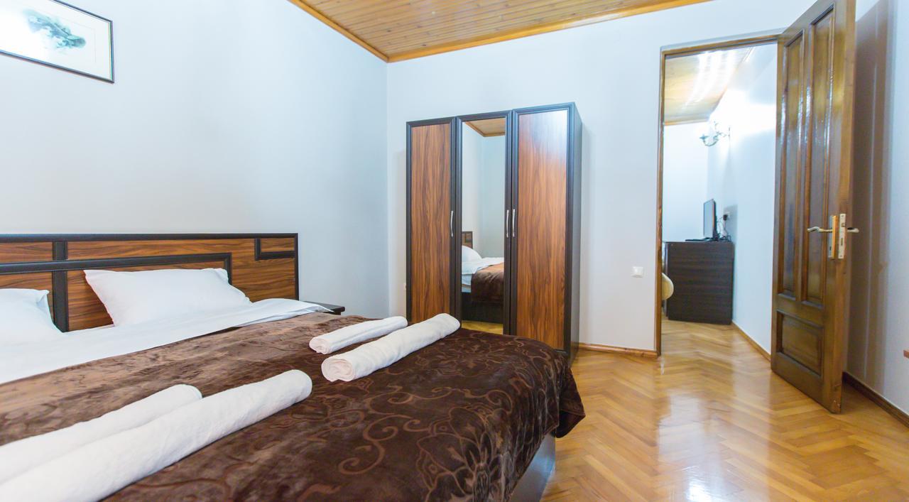 Hotel Cattaleya Batumi Bagian luar foto
