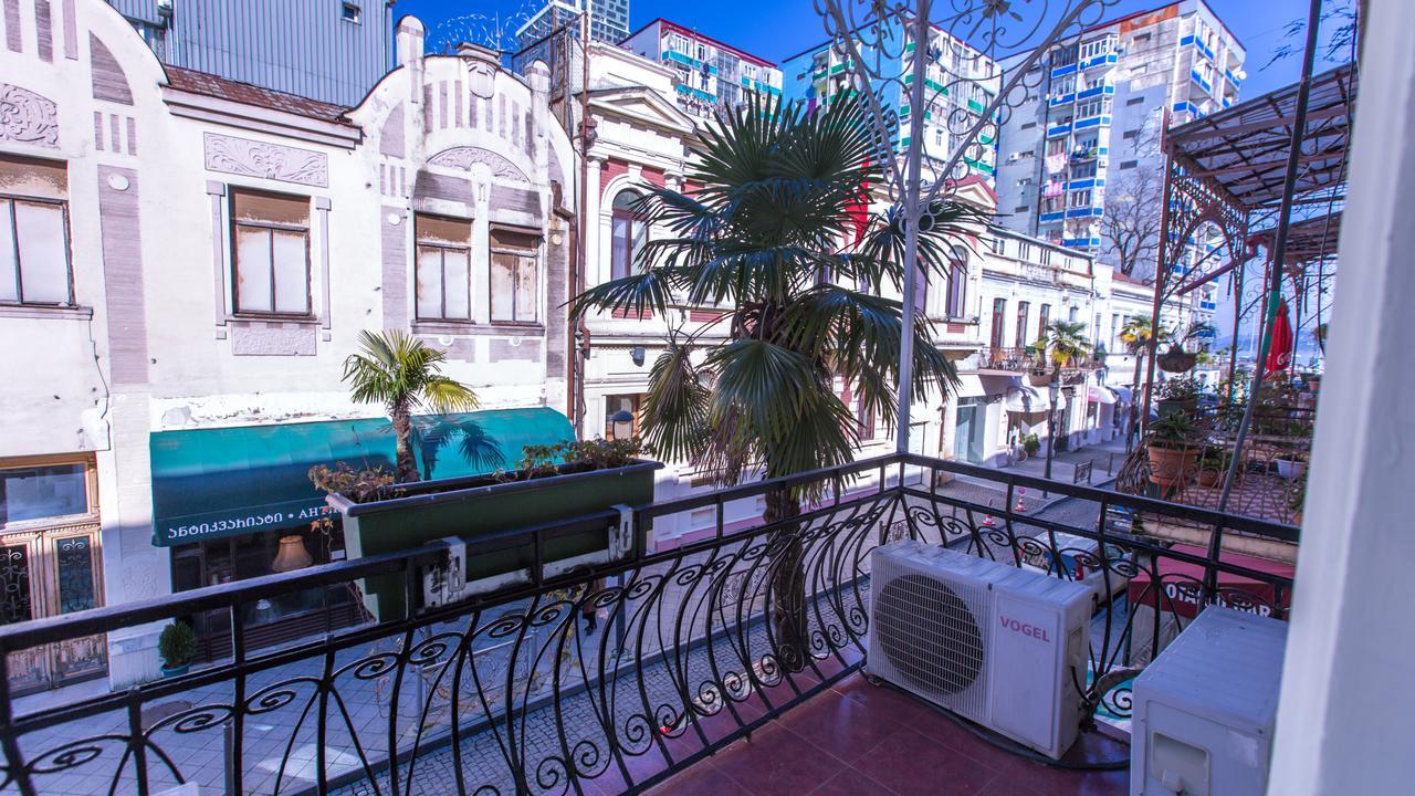 Hotel Cattaleya Batumi Bagian luar foto