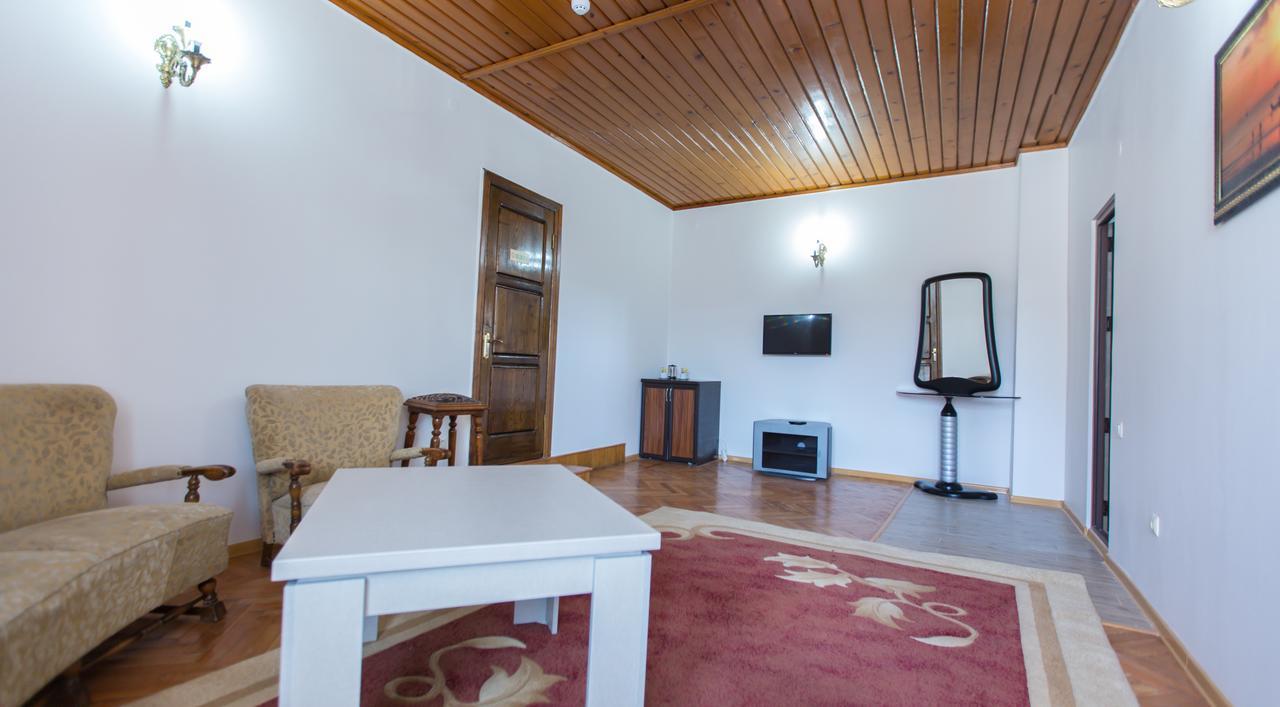 Hotel Cattaleya Batumi Bagian luar foto
