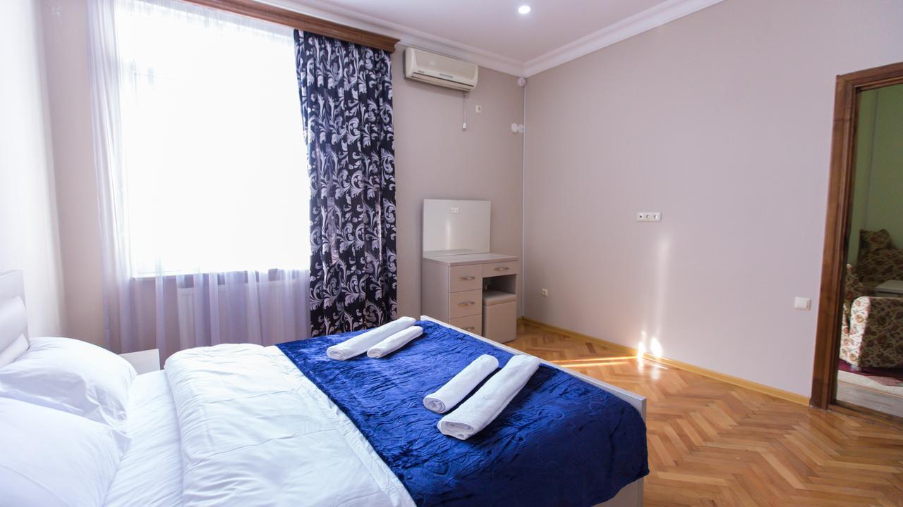Hotel Cattaleya Batumi Bagian luar foto