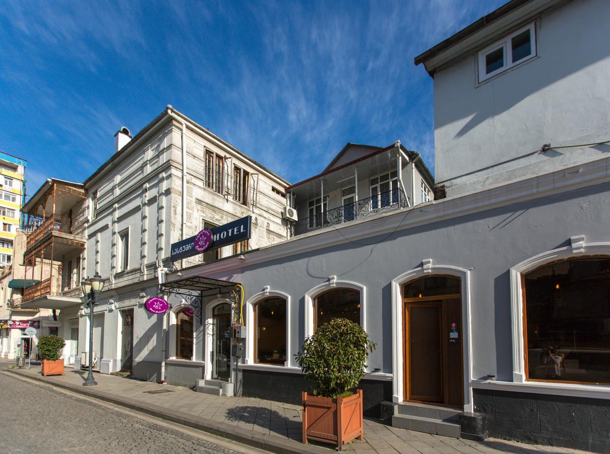 Hotel Cattaleya Batumi Bagian luar foto