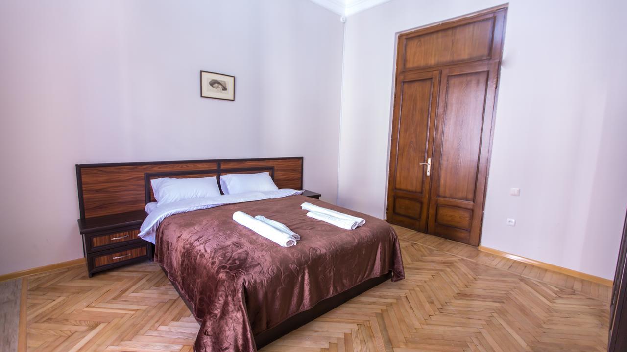 Hotel Cattaleya Batumi Bagian luar foto
