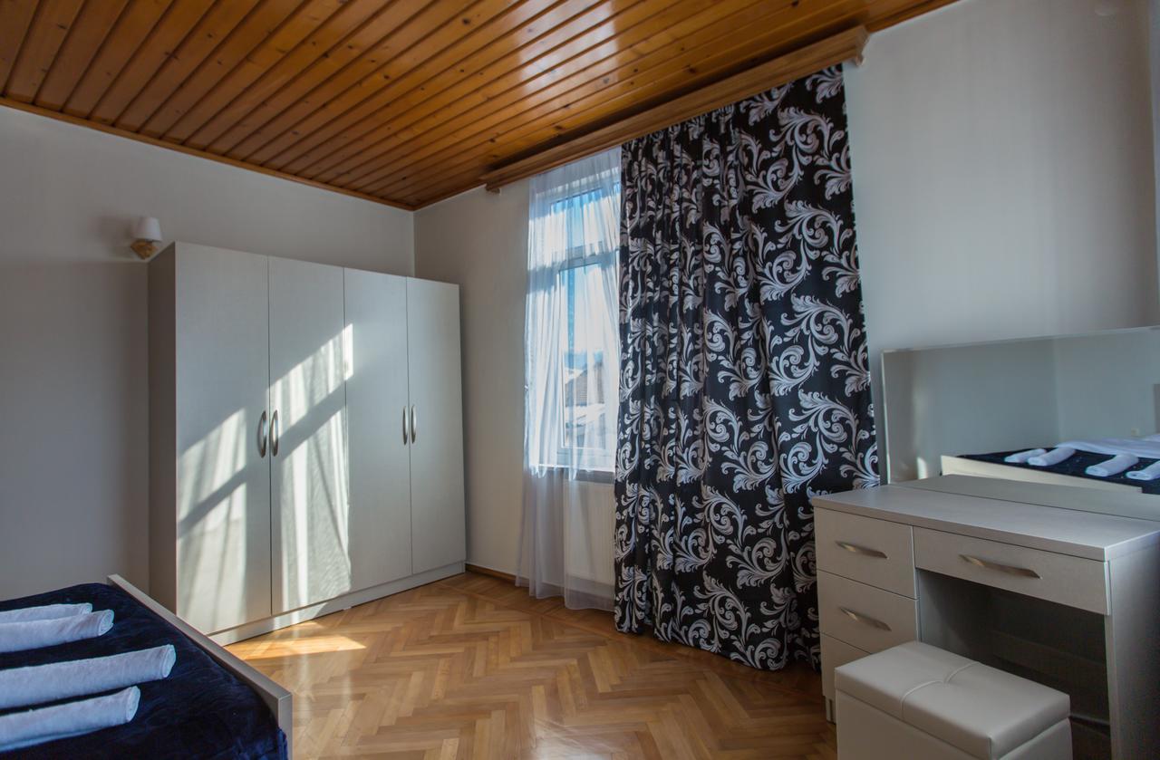 Hotel Cattaleya Batumi Bagian luar foto