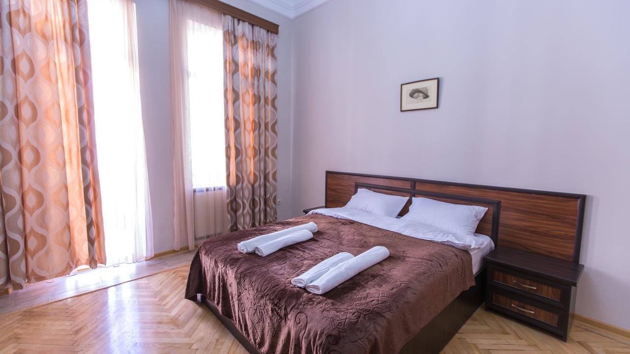 Hotel Cattaleya Batumi Bagian luar foto