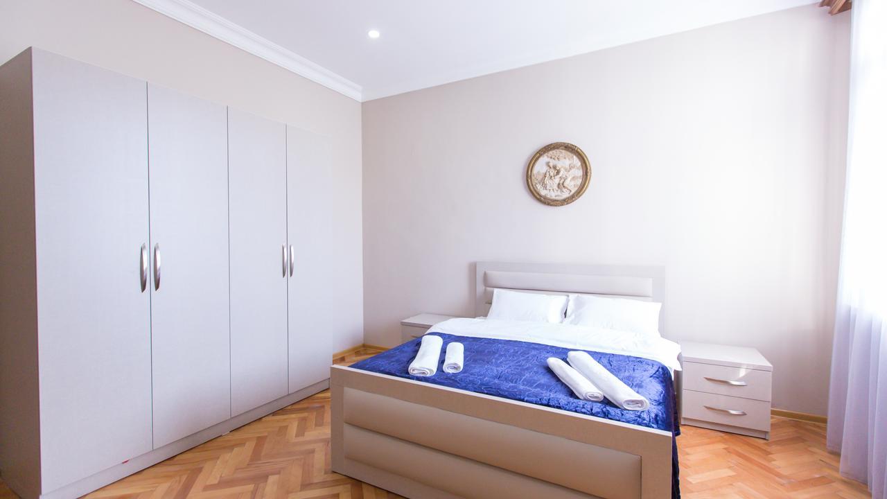 Hotel Cattaleya Batumi Bagian luar foto