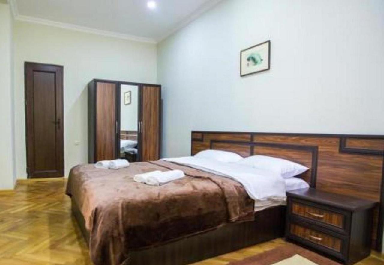 Hotel Cattaleya Batumi Bagian luar foto