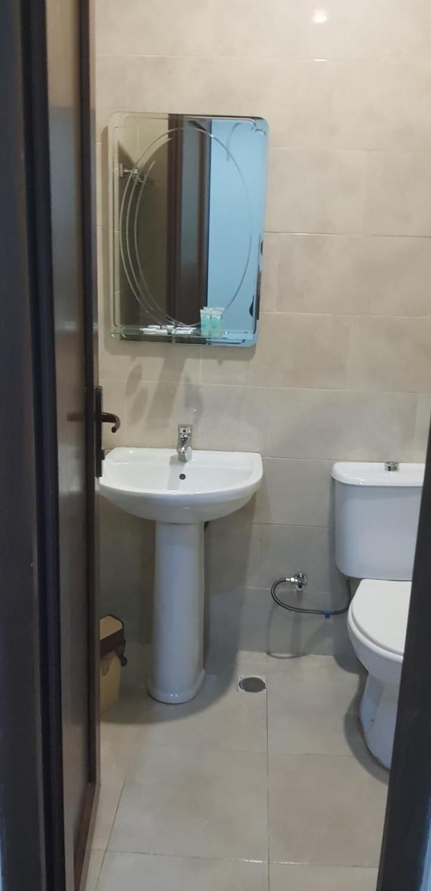 Hotel Cattaleya Batumi Bagian luar foto